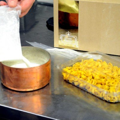 Box of Tortellini (1 kg) With Mirasole Outcrop Cream ®