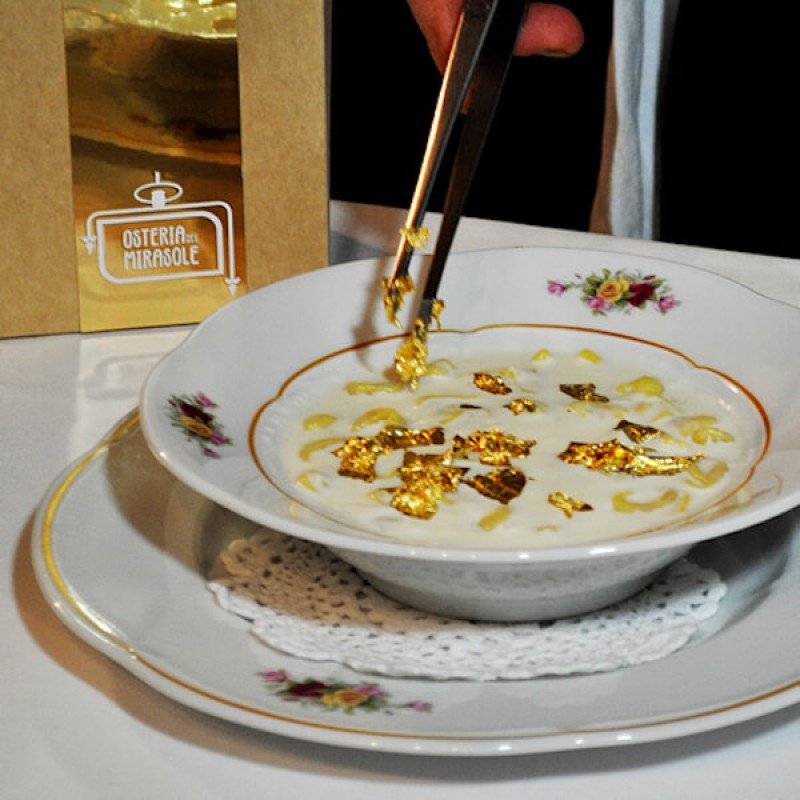 Box of Tortellini (1 kg) With Mirasole Outcrop Cream ® with gold flakes and Courtyard Meat Sauce
